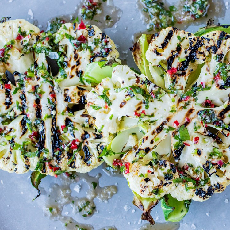 Grillet blomkål med urte- og chiliolje