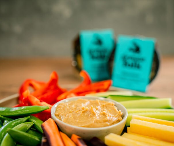 Urtehummus-dipp og grønnsaker