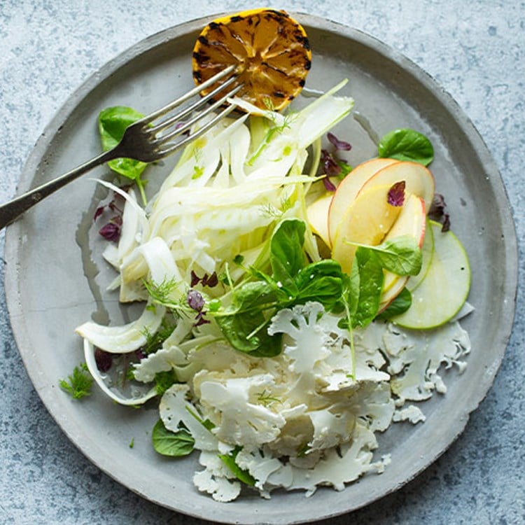 Florlett blomkål, eple og fennikelsalat