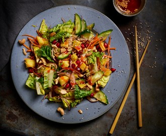 Sprø salat med mango- og chilidressing