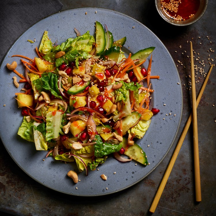 Sprø salat med mango- og chilidressing