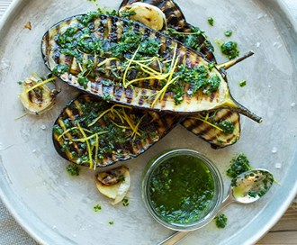 Grillet aubergine med persille og sitron