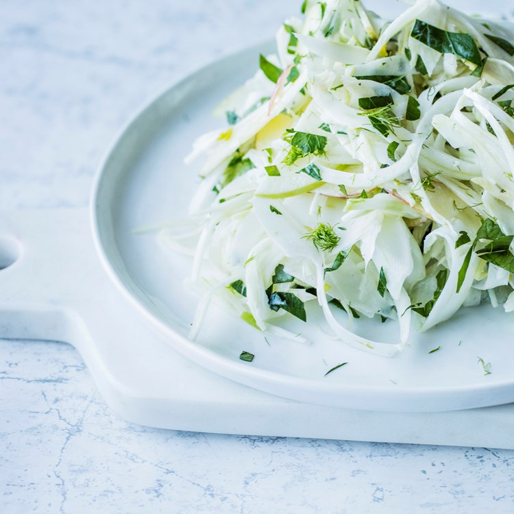 Fennikel «slaw» med eple og brokkoli