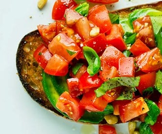 Bruschetta med avokado og tomat