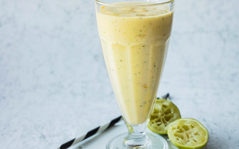 Mango «shake» med ingefær og lime