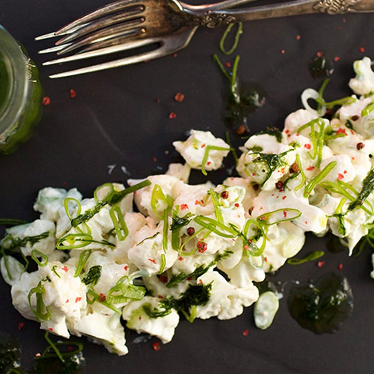 Marinert blomkål med dill og yoghurt