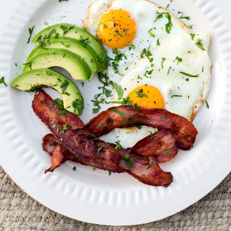 Avokado, egg og bacon