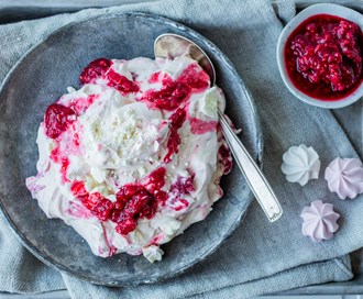 «Eton Mess» med bringebær