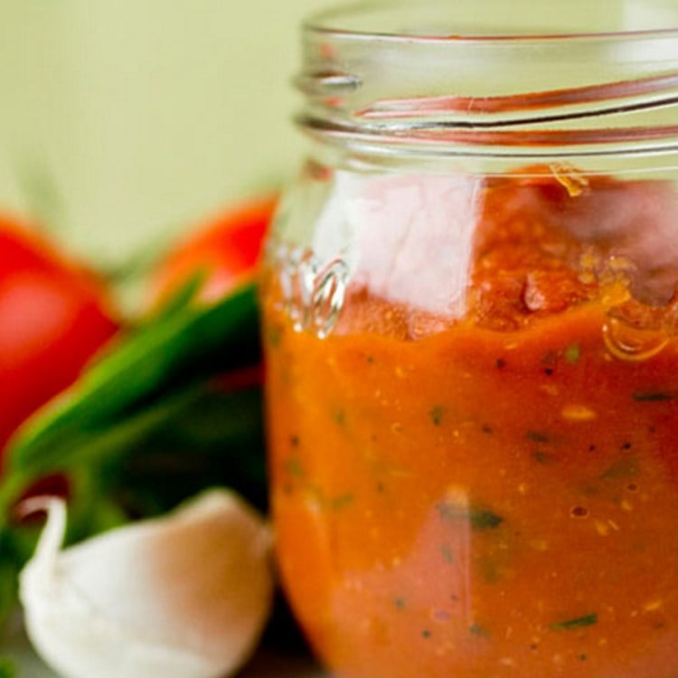 Tomatsaus – like god til pizza som pasta