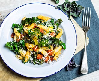 Pasta med rosettkål og chorizo