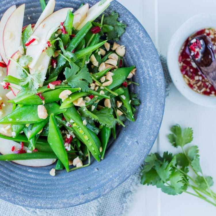 Aspargesbønner og sukkererter med Thai-dressing