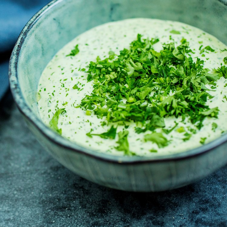 Crème fraîche dressing med gressløk