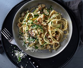 «Carbonara» med blomkål og squash