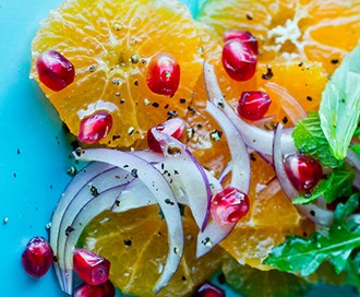 Klementin og rødløksalat med granateple
