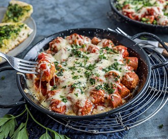 Ovnsbakte vegoboller i spicy tomatsaus