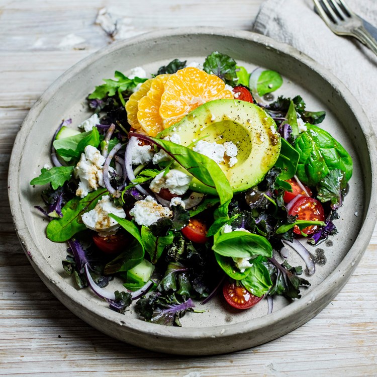 Rosettkålsalat med avokado, chevre og balsamicodressing