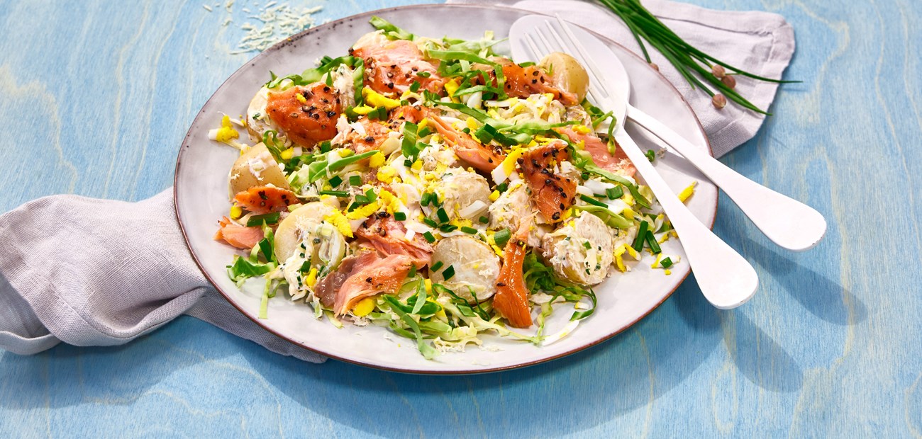 Nypoteter med rømme og varmrøkt laks