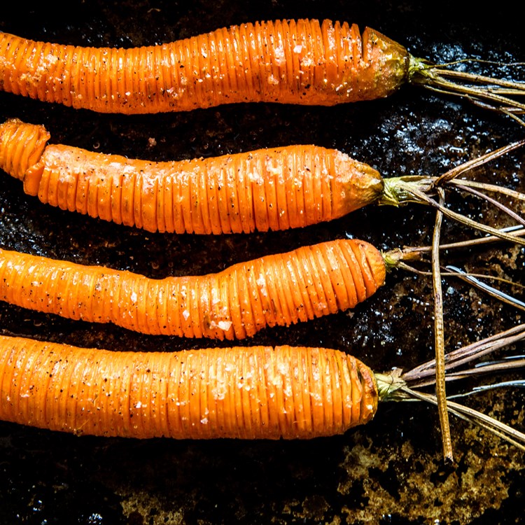 Hasselback gulrøtter