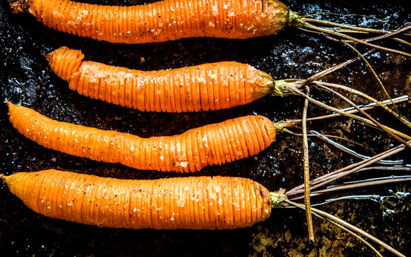 Hasselback gulrøtter