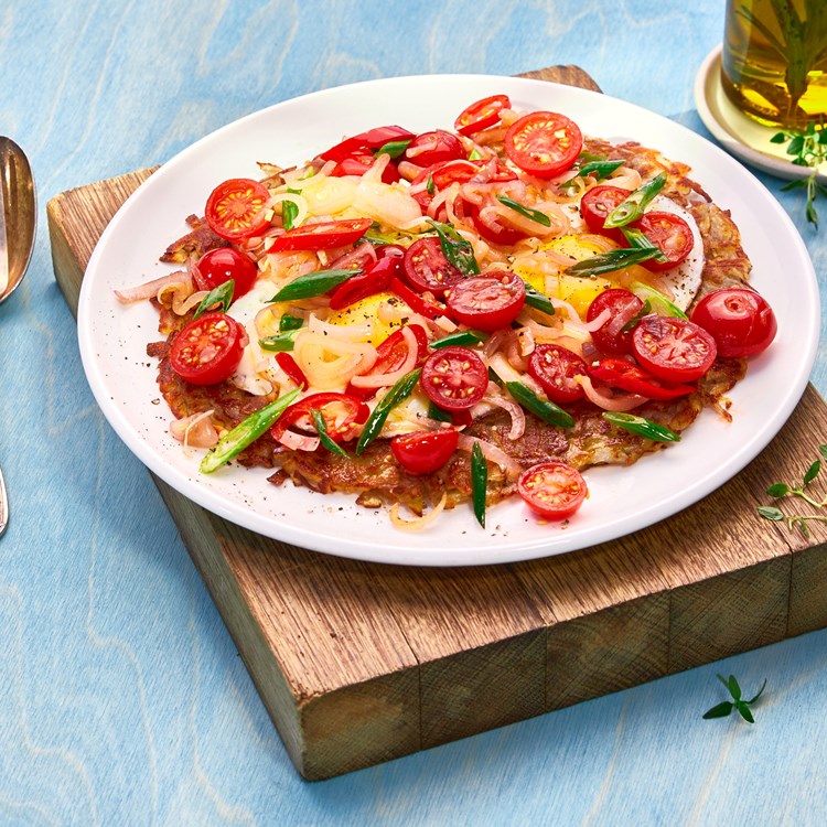 Frokostrøsti med stekte egg, småtomater og chili