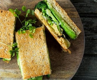 Ostesandwich med brokkoli og avokado