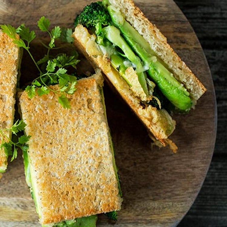 Ostesandwich med brokkoli og avokado