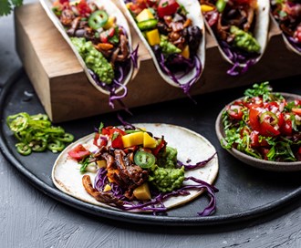 Taco med soppstuing, tomatsalsa og guacamole