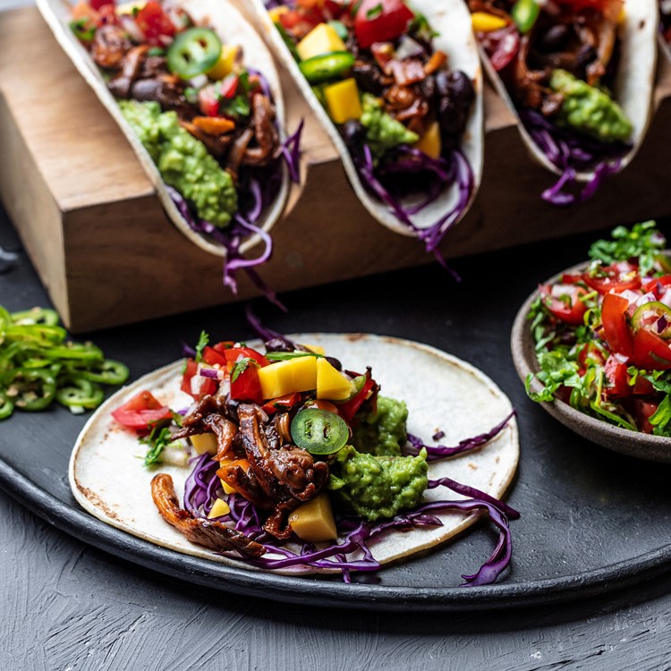 Taco med soppstuing, tomatsalsa og guacamole