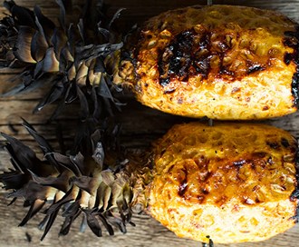 Helgrillet ananas med kryddersukker