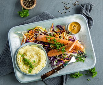 Vegetarpølser med potetmos og råkostsalat