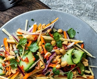 Gulrot og kålrotsalat med «Thai-dressing»