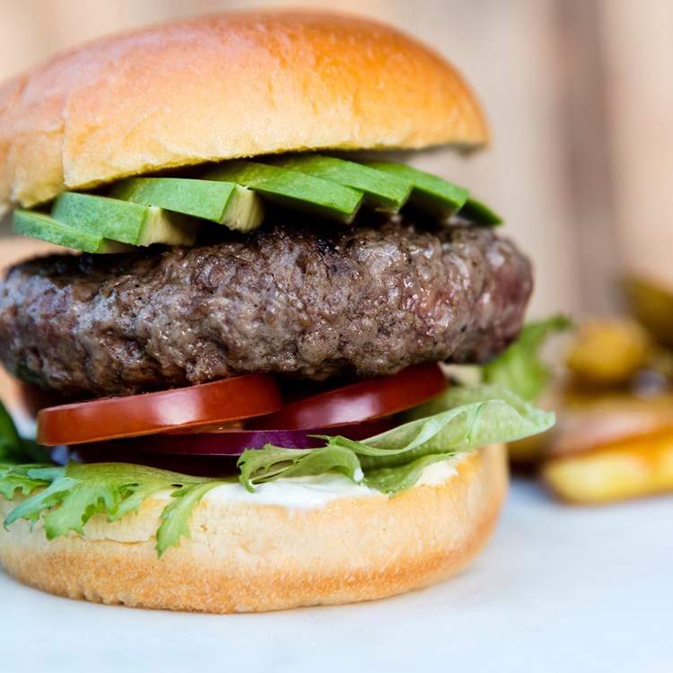 Avokadotoppet hamburger