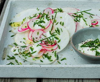 Nepe- og reddiksalat med yoghurtdressing