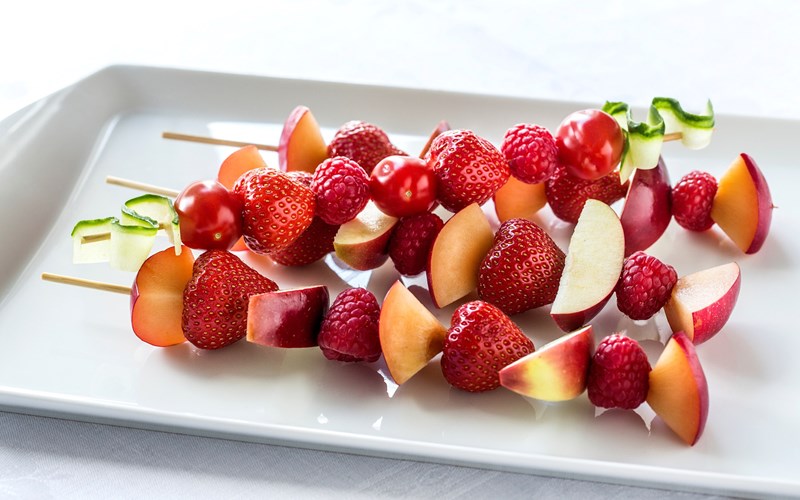 Frist barna med frukt og grønt