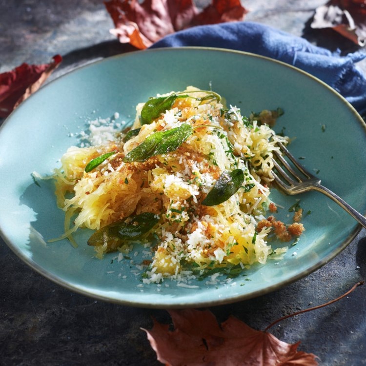 Spagettigresskar med brunet smør, hvitløk og salvie