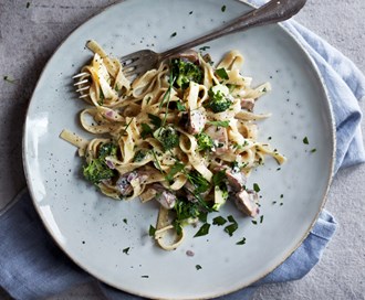 Kremet tagliatelle med brokkoli og sopp