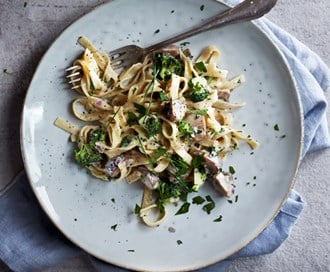 Kremet tagliatelle med brokkoli og sopp