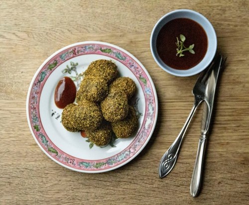 Småpoteter rullet i sesam og chili