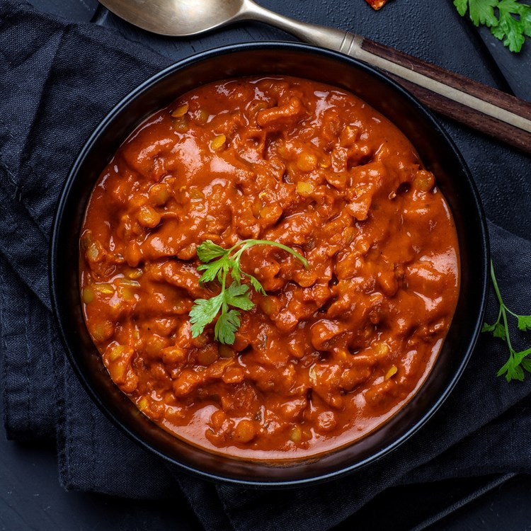 Indisk Daal med kylling og nanbrød
