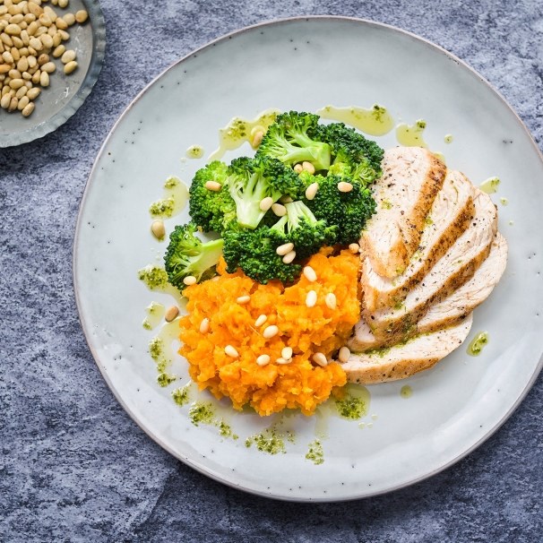 Søtpotetmos med brokkoli og kyllingfilet