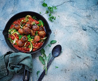 Vegetarboller i tomatsaus