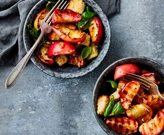 Eplesalat med brødbiter