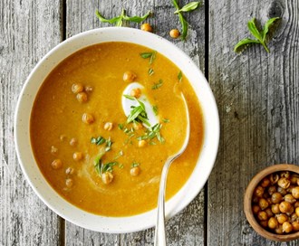 Gulrotsuppe med sprøstekte kikerter