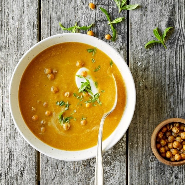 Gulrotsuppe med sprøstekte kikerter