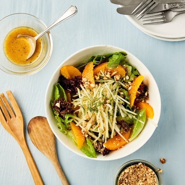 Knutekål- og appelsinsalat med mandelstrøssel