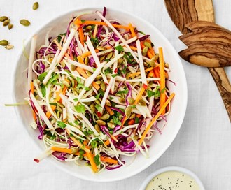 Råkostsalat med valmuefrødressing
