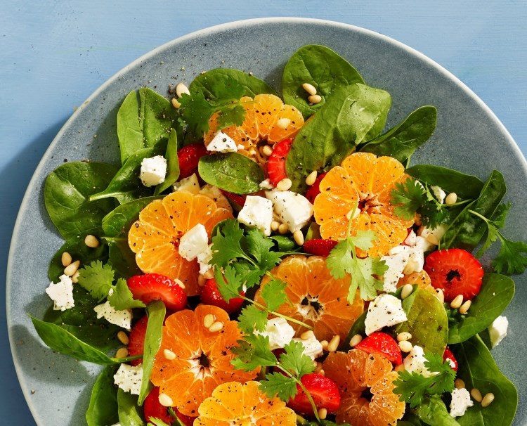Spinatsalat med klementiner og feta