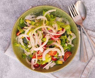 Enkel salat med salatløk