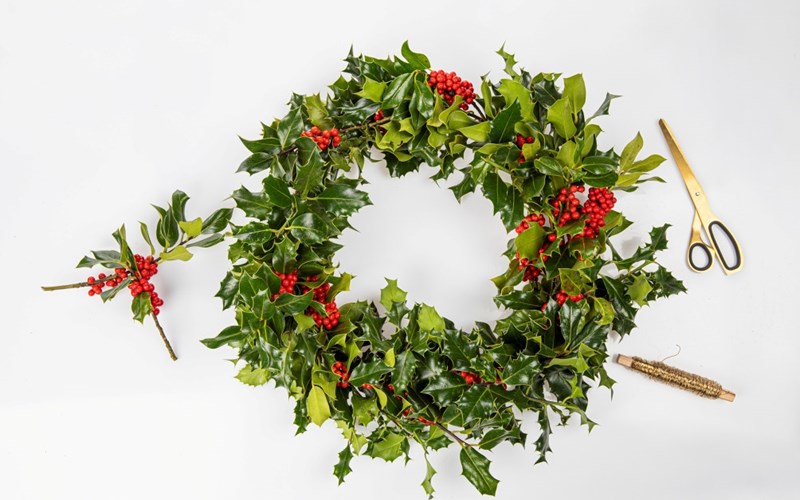 Lag en krans av kristtorn