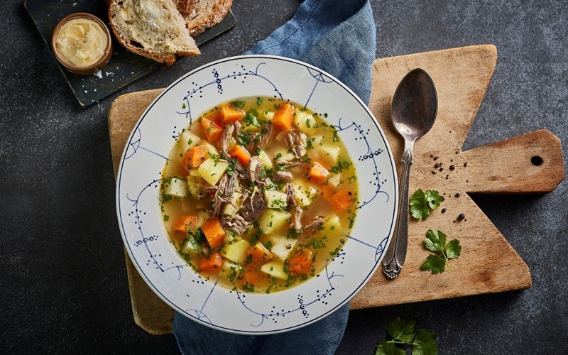 Grønnsakssuppe med pinnekjøtt